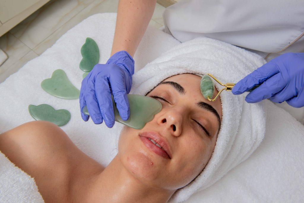 Natural vs. Chemical: Navigating the Misconceptions in ⁢Facial Treatments