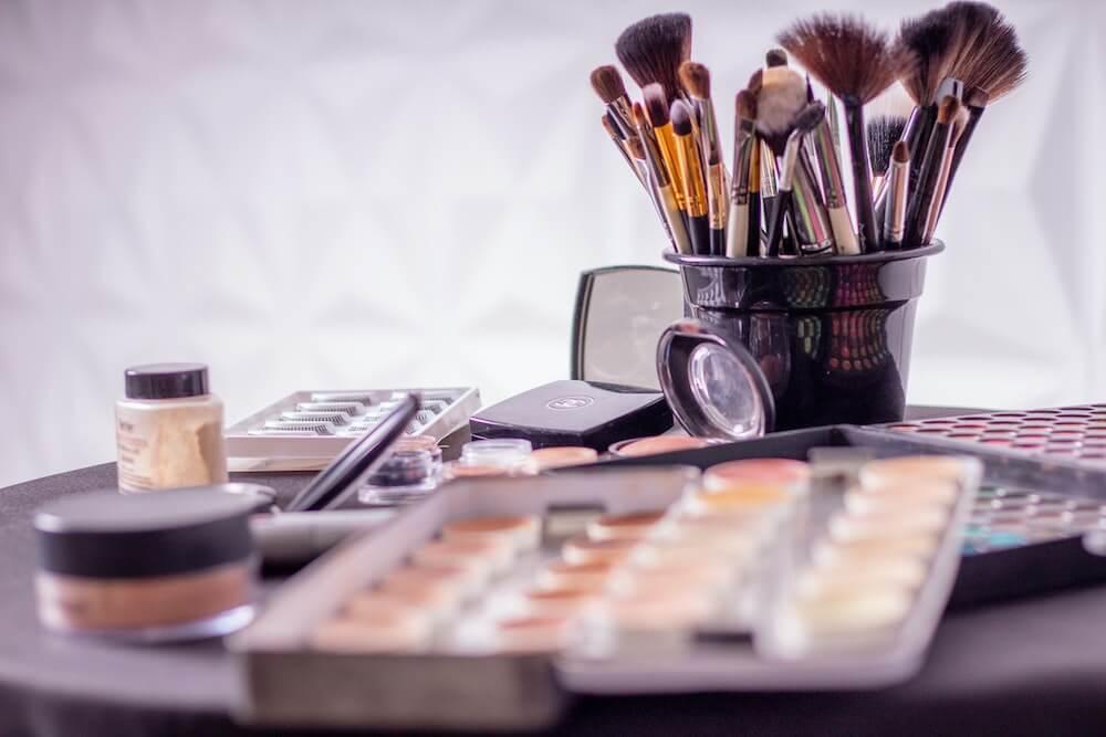 Essential Tools and‌ Products⁣ Every Makeup Artist Swears By